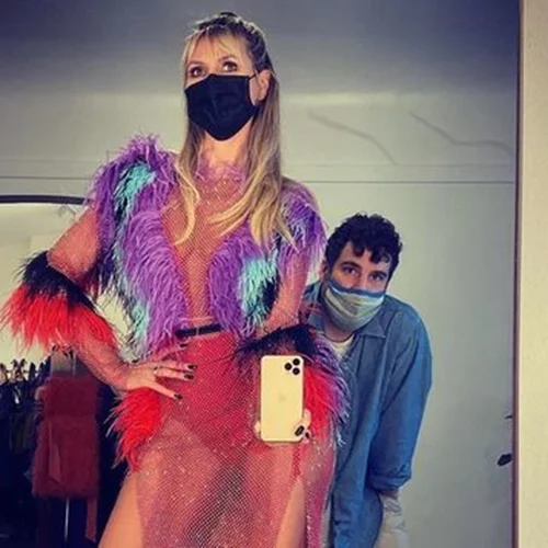 Με λεμονί φόρεμα και απίθανα γυμνασμένο κορμί | H 47χρονη Heidi Klum χορεύει στο Instagram