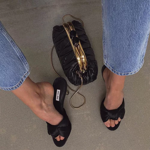 Τα χρώματα στα νύχια που επιλέγουν αυτήν την στιγμή όλες οι influencers για το πεντικιούρ τους