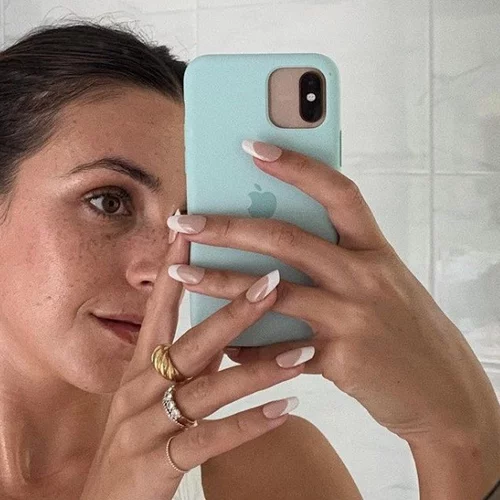 Πώς μπορεί να διπλασιαστεί η διάρκεια ζωής ενός μανικιούρ; Ο πιο διάσημος celebrity manicurist απαντά!