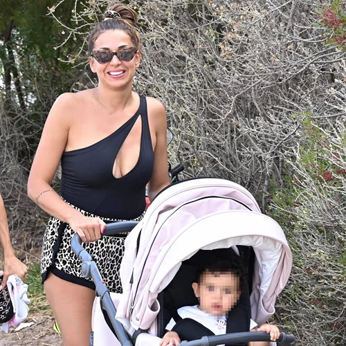 Ελένη Χατζίδου | Για μπάνιο με την ενός έτους κόρη της, Μελίτα