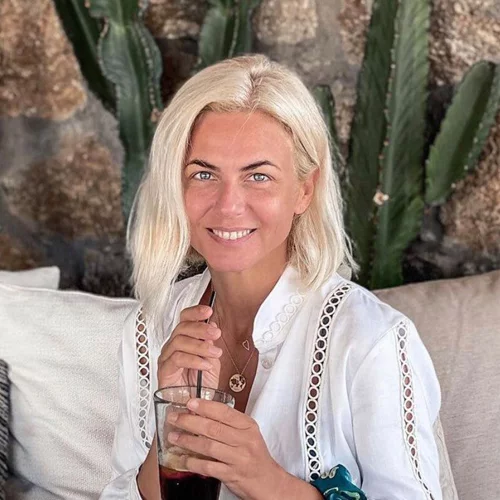 Ώρα για αλλαγές | Η Χριστίνα Κοντοβά κουρεύτηκε και μας δείχνει το νέο της look