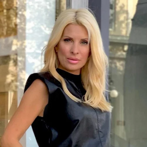 «Με κάνατε να νιώθω πως γιορτάσαμε μαζί τα γενέθλιά μου» | Η Ελένη Μενεγάκη, οι ευχές και η πιο ιδιαίτερη τούρτα