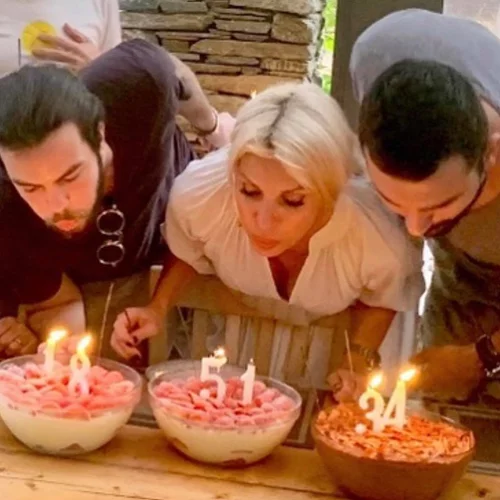 Ελένη Μενεγάκη | Η σπάνια φωτογραφία με τον αδερφό και τον γιο της και τα οικογενειακά γενέθλια