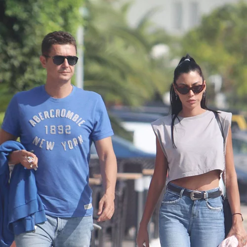 Ιωάννα Μπούκη | Με casual look στη Γλυφάδα με τον Αντώνη Σρόιτερ και τις κόρες τους