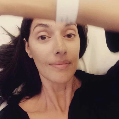 Νόνη Δούνια | Οι φωτογραφίες από το νοσοκομείο και το συγκινητικό δημόσιο μήνυμα