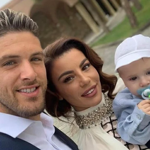 Ειρήνη Παπαδοπούλου | Με λευκό mini φόρεμα στο πλευρό του Αλέξανδρου Πασχαλάκη που έγινε νονός