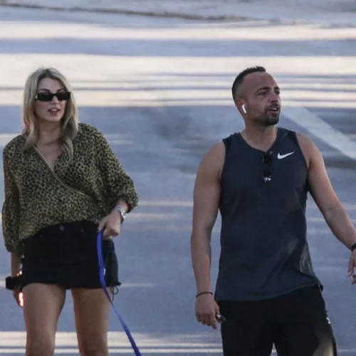 Κωνσταντίνα Σπυροπούλου | Με μαύρη mini φούστα σε πρόσφατη βόλτα με τον Βασίλη Σταθοκωστόπουλο