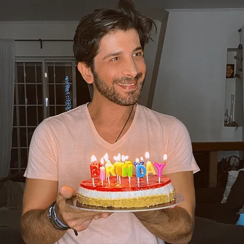 Γενέθλια για τον Χρήστο Σπανό | Οι ευχές από τη σύζυγο και την κόρη του και η ηλικία του