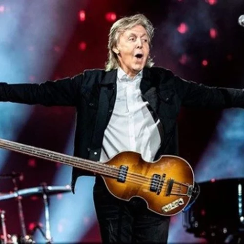 Ο Paul McCartney εμφανίστηκε με τη σημαία της Ουκρανίας στην πρώτη συναυλία του για το 2022