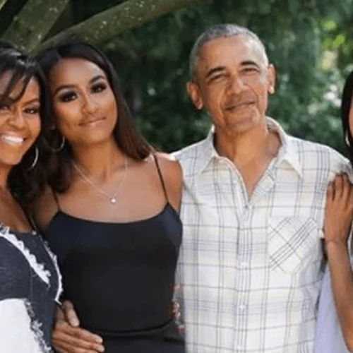 Sasha Obama | Τα "απαγορευμένα" βίντεο της κούκλας κόρης του πρώην προέδρου
