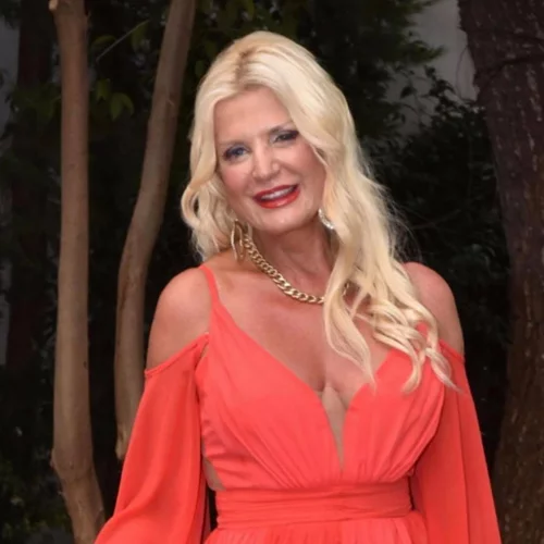 Κουμπάρα η Μαρίνα Πατούλη | Το εντυπωσιακό φόρεμα που επέλεξε για να παντρέψει φιλικό της ζευγάρι