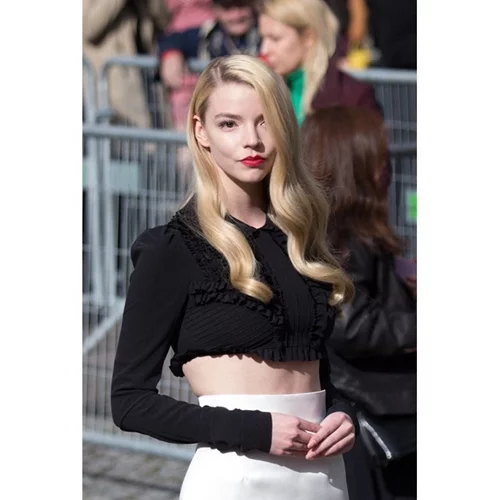 Anya Taylor-Joy | Η πρωταγωνίστρια του The Queen's Gambit με φόρεμα Ελληνίδας σχεδιάστριας