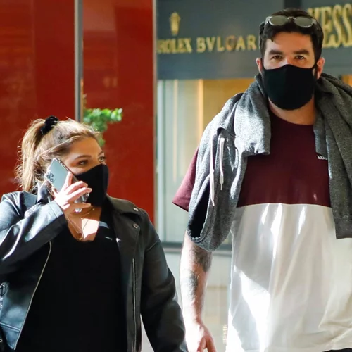 Δανάη Μπάρκα | Για ψώνια με τον σύντροφό της με total black look