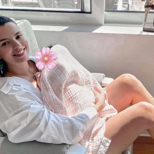 Νικολέττα Ράλλη | Φωτογραφίζει την πέντε μηνών κόρη της στη «μετακίνηση 6» τους