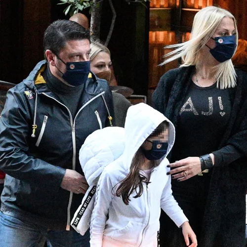 Νίκος Χαρδαλιάς – Γιώτα Παναγιωτοπούλου | Οικογενειακή βόλτα στο κέντρο της Αθήνας