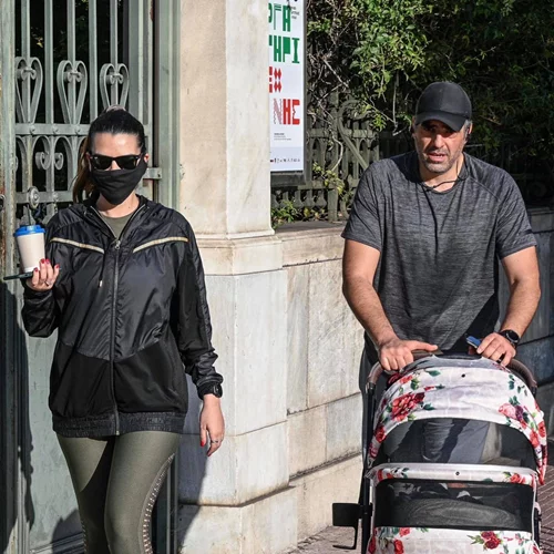 Νικολέττα Ράλλη - Μιχάλης Ανδρούτσος | Βόλτα με την κόρη τους, Σοφία