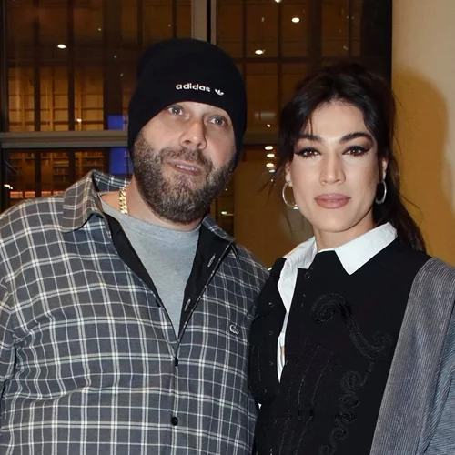 Ήβη Αδάμου - Μιχάλης Κουϊνέλης | «Ανοίγουν» το σπίτι τους και μας δείχνουν το χριστουγεννιάτικο δέντρο