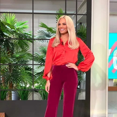 Ιωάννα Μαλέσκου | Η εμφάνιση της με δημιουργία MI-RŌ