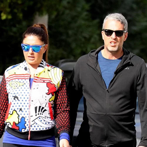 Έλενα Παπαρίζου | Με athleisure outfit σε έξοδο με τον Ανδρέα Καψάλη