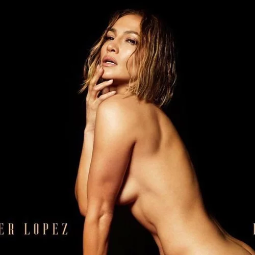 Jennifer Lopez | Ποζάρει γυμνή στα 51 της και εντυπωσιάζει με τις αναλογίες της