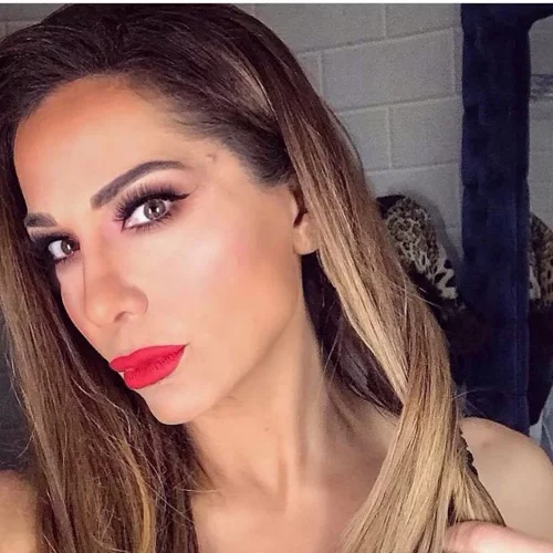 Δραστικές αλλαγές | Μετά το χρώμα, η Δέσποινα Βανδή άλλαξε και το κούρεμά της