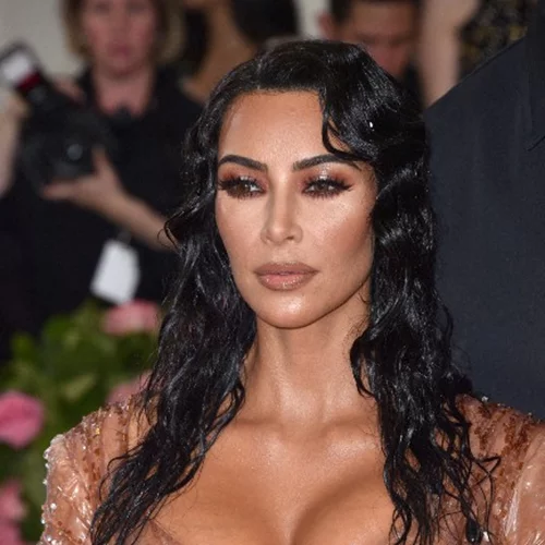 Kim Kardashian | Το εντυπωσιακό χτένισμα που έκανε για το λανσάρισμα της νέας beauty συλλογής της