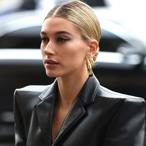 Hailey Bieber | Η sporty εμφάνιση με φόρμα Bershka