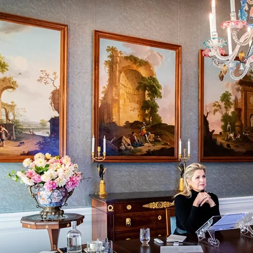 Stylish στα zoom meetings σαν τη βασίλισσα Maxima