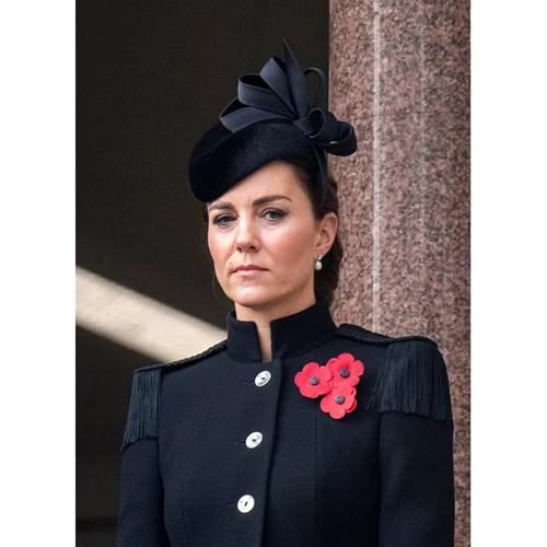 Kate Middleton | Με custom Alexander McQueen παλτό στη Remembrance Day