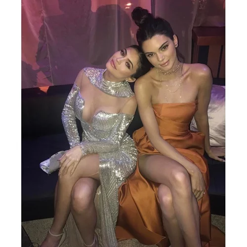 Η Kendall και η Kylie Jenner αναβίωσαν μία Halloween εμφάνισή τους από την παιδική τους ηλικία