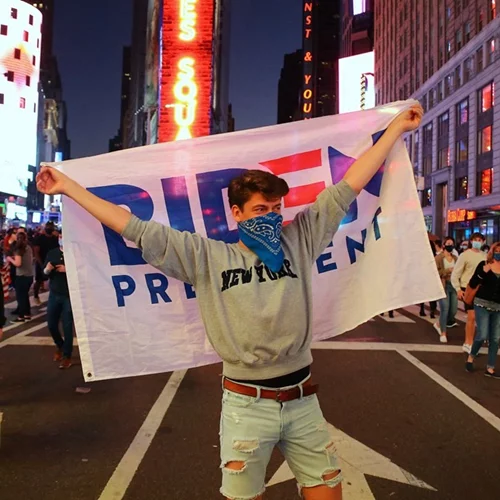 Εορτασμοί ξέσπασαν σε πολλές αμερικανικές πόλεις μετά την ανακοίνωση της νίκης του Joe Biden