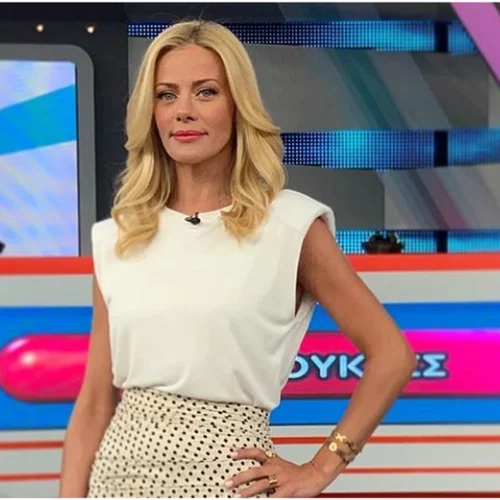 Celebrity News | Ο γιος της Μενεγάκη έγινε 18, η σύλληψη γνωστού τραγουδιστή & η πρώτη εικόνα μοντέλου με φουσκωμένη κοιλίτσα