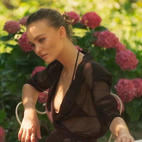 Το behind the scenes βίντεο της Lily-Rose Depp για τον οίκο CHANEL