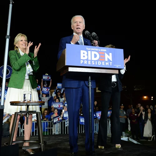 Ενδιάμεσες εκλογές στις ΗΠΑ | Σκληρή μάχη Δημοκρατικών - Ρεπουμπλικανών για τον έλεγχο του Κογκρέσου