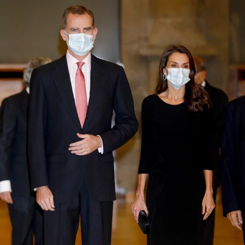 Βασίλισσα Λετίσια: To τολμηρό look με total black και η cut out λεπτομέρεια