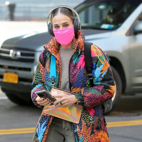 Η Sarah Jessica Parker με το puffer jacket που μας ενθουσίασε | Cosy και ξεχωριστό