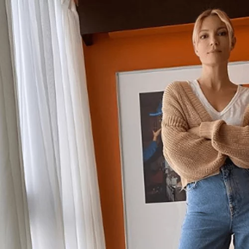 Το cosy look της Βίκυς Καγιά είναι ιδανικό για το σπίτι