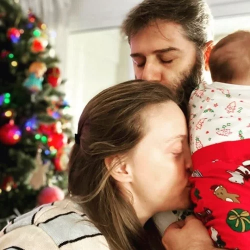 Λένα Δροσάκη - Αλέξανδρος Μπουρδούμης | Ο στολισμός του σπιτιού τους και η νέα φωτο με το μωρό τους