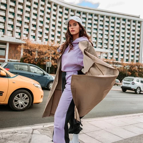 Χριστίνα Μπόμπα | Με το viral look της μόδας που λατρεύουν όλες οι fashion influencers αυτή τη στιγμή