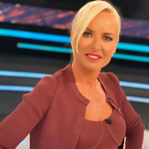 To άνετο σετ που θέλουμε τώρα όλες στο σπίτι | Το φόρεσε ήδη η Μαρία Μπεκατώρου