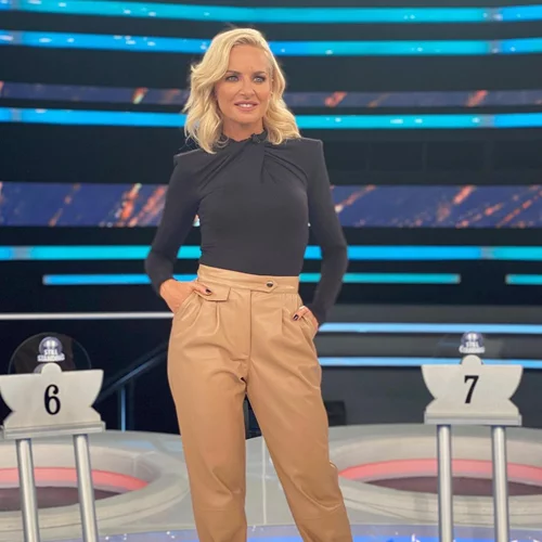 Mαρία Μπεκατώρου | Φόρεσε με τον πιο σύγχρονο τρόπο το μαύρο κορμάκι των Zara