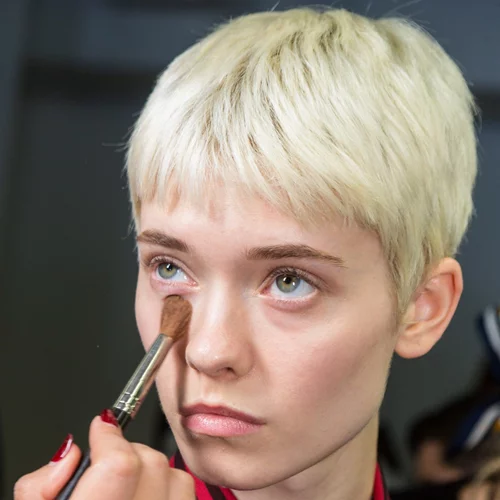 Πώς να εφαρμόσεις το highlighter σαν makeup artist