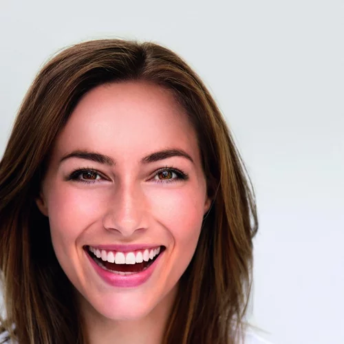 Έχεις θαμπό και κουρασμένο δέρμα; Δες πώς θα μειώσεις τα σημάδια κούρασης στο πρόσωπό σου