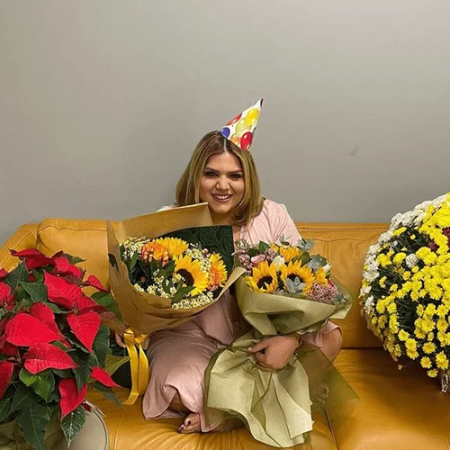 Γενέθλια για τη Δανάη Μπάρκα | Η έκπληξη από τους συνεργάτες της και η ηλικία της