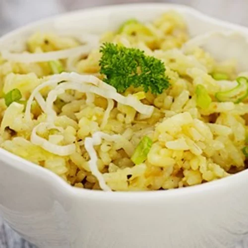 Η συνταγή για υπέροχο πρασόρυζο με κοτόπουλο