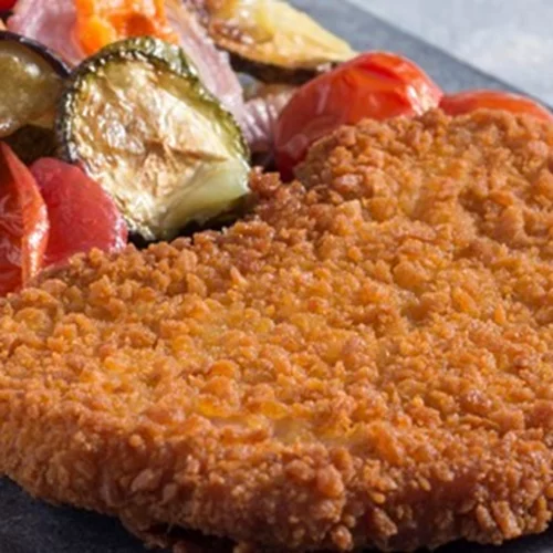 Σνίτσελ από φιλέτο κοτόπουλου με ανάμεικτα ψητά λαχανικά