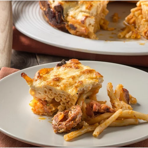 Παστίτσιο με ντομάτα, λουκάνικο και φέτα