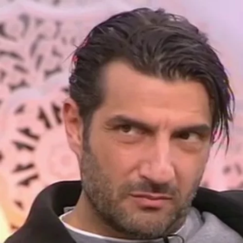 Ο Νίκος Κουρής μιλάει ανοιχτά για τη διάγνωση που του έχει αλλάξει τη ζωή από την εφηβεία