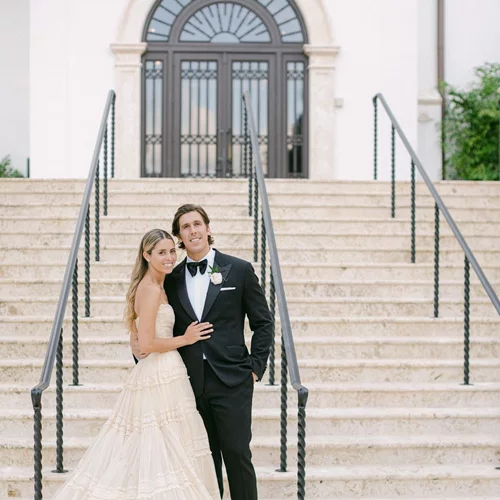 Η Eunice Kennedy Shriver παντρεύτηκε φορώντας το Dior νυφικό της γιαγιάς της 67 χρόνια μετά