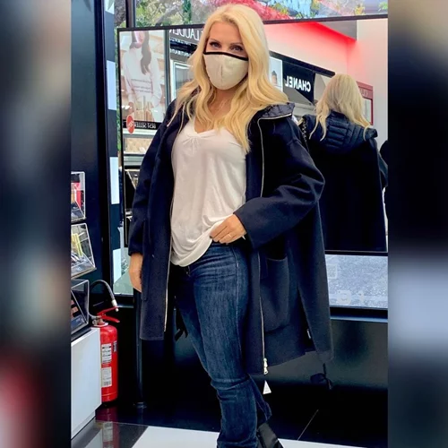 Ελένη Μενεγάκη | Η τελευταία βόλτα στα μαγαζιά πριν το lockdown (pics)